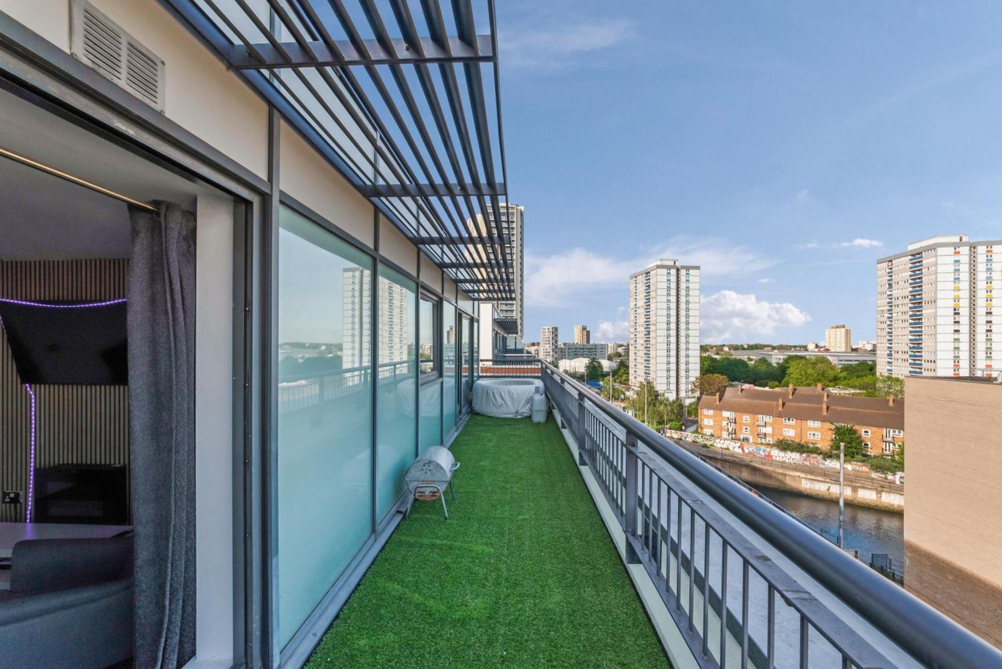 Appartamento Penthouse W/ Hot Tub Near Stratford, Westfield Londra Esterno foto